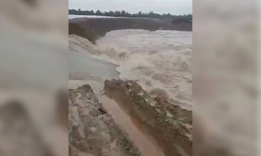 The embankment of the Integrated River Basin Development Project (PLSB) at Sungai Golok in Kampung Lanchang has collapsed due to strong currents yesterday morning.- Pic credit readers