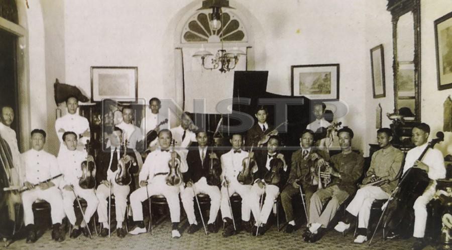 Practice sessions at homes of wealthy Straits Chinese were accompanied by musical bands.