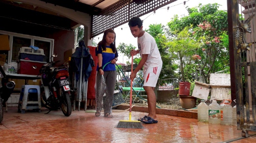As water has receeded, flood victims Rezza Nor Hafizi 19 (right) and Nor Nadira, 15 (left) clean their house in Taman Sri Putri, Meru, Klang. Pix by Nazran Jamel