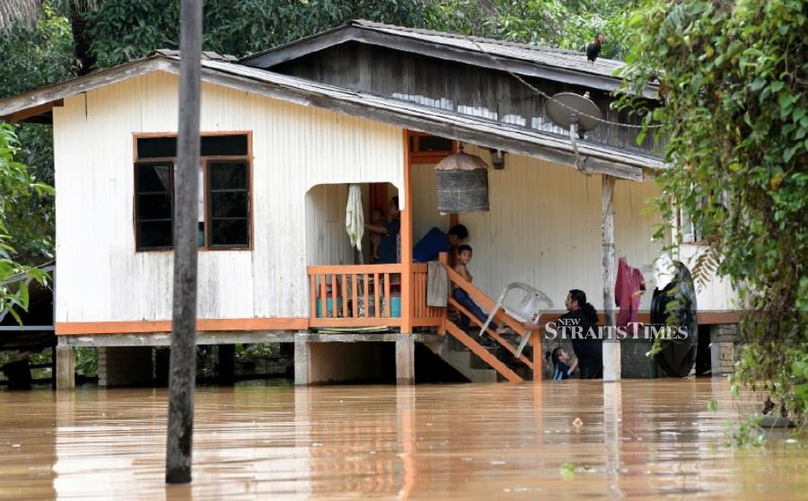 (File pic) Flooding at three villages here forced 245 people from 65 families to seek shelter at relief centres in the district. (BERNAMA pic) 