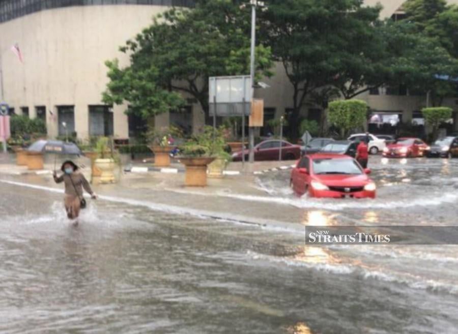 Flash Floods Hit Major Kl Areas