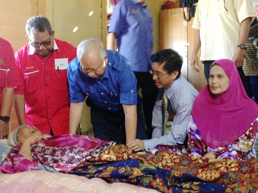 Pm Visits Jom Bantu Rakyat Participants In Bachok