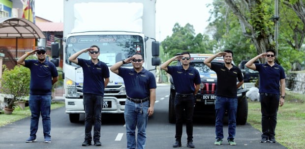 Pilot Takes On Lorry Driver Job To Make Ends Meet Amid Pandemic