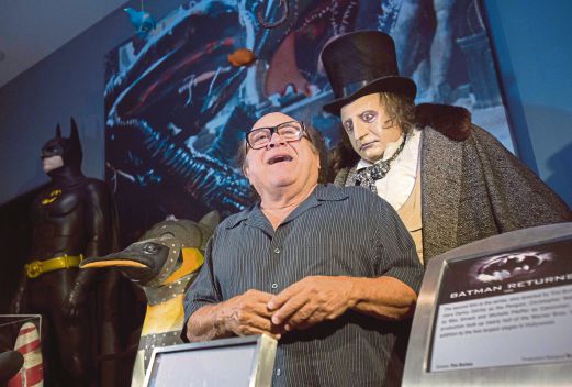 Actor Danny DeVito poses next to a prop and a costume of his character Oswald Cobblepot from the movie "Batman Returns". REUTERS Photo.