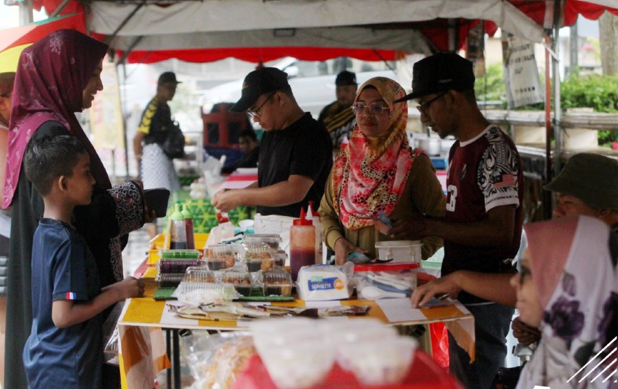 Rahmah Ramadan bazaar offers various food at below RM5 | New Straits ...