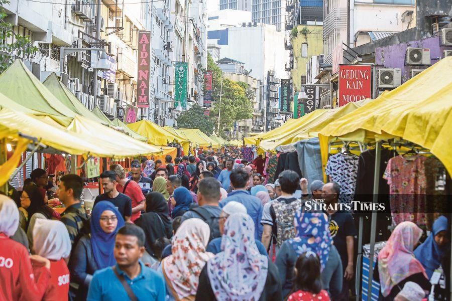 A view of the Ramadan bazaar at Lorong Tunku Abdul Rahman. NSTP/File pic