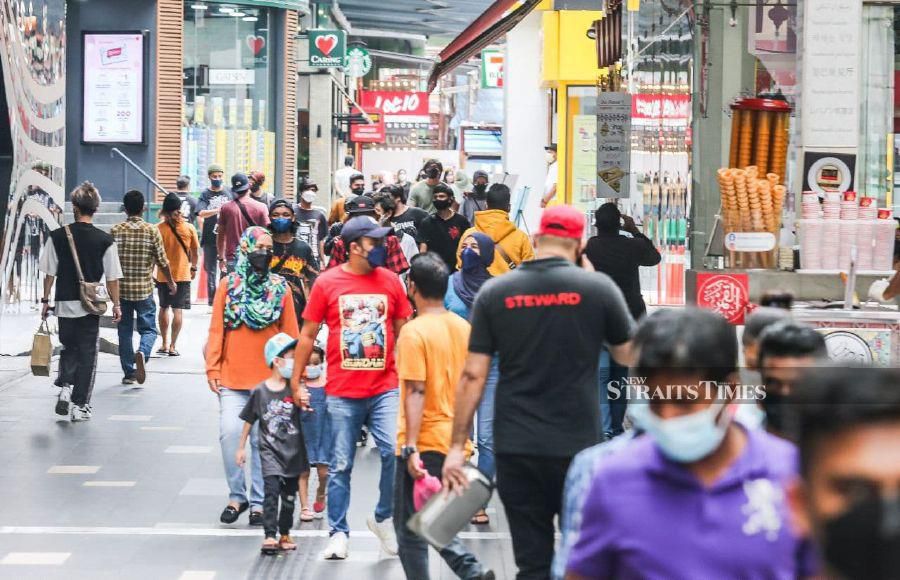 The unemployment rate in Malaysia for August 2021 declined by 4.6 per cent to 748,800 persons versus 778,200 persons in July 2021 amid more economic activities permitted to resume, the Statistics of Labour Force, Malaysia, August 2021 disclosed today. - NSTP/FARIZ ISWADI ISMAIL.