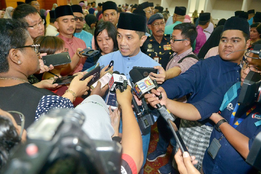 Selangor gives civil servants 1-month salary as Raya 