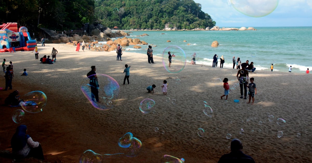 Popular Beaches Among Tourist Destinations In Pahang To Be Closed