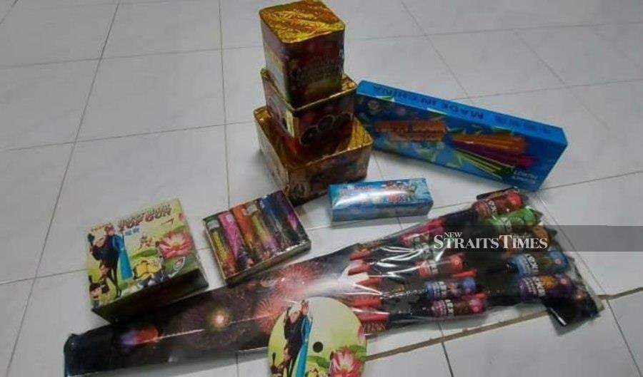  Boxes containing unlicenced fireworks and firecrackers kept in a house at Taman Desa Damai, Bentong. - Pix courtesy of Bentong police 