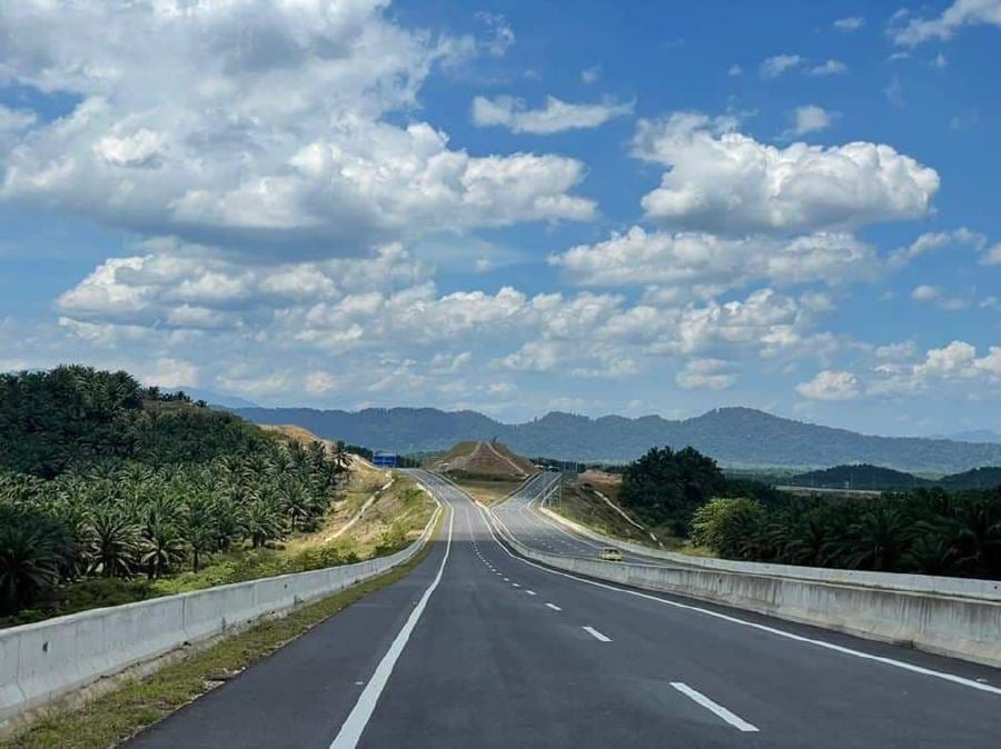 Senior Works Minister Datuk Seri Fadillah Yusof and Menteri Besar Datuk Seri Wan Rosdy Wan Ismail are scheduled to open the stretch at the Mempaga Interchange tomorrow morning. - Pic credit social media.