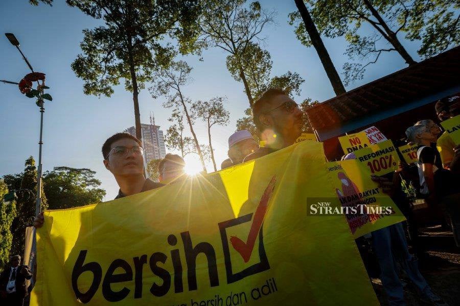 Bersih said political parties and candidates should avoid organising party-level or personal open houses as it would violate the Election Offenses Act. - NSTP/File Pic 