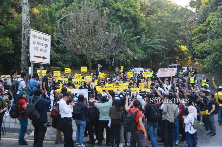 Participants converge at Tugu Negara before marching to the Parliament. -NSTP/Asyraf Hamzah