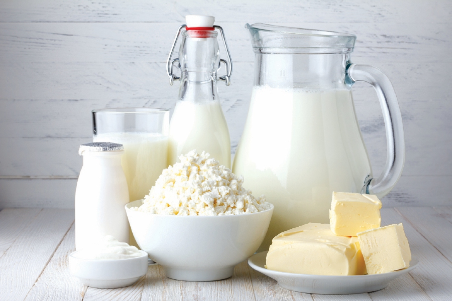Calcium-rich foods should not be taken together with tetracycline, a type of antibiotics. 
