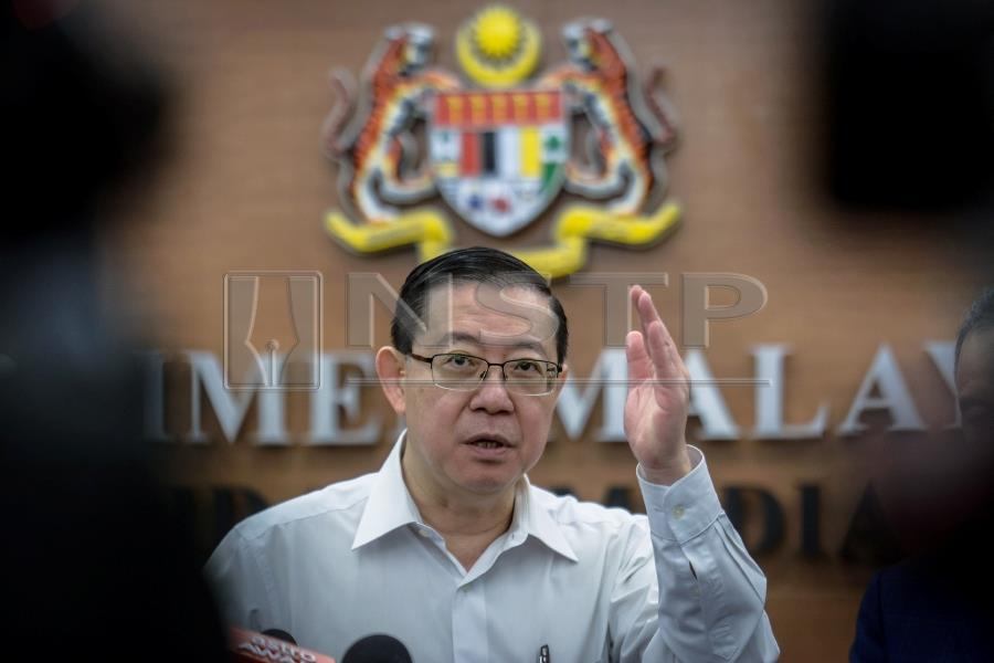 Finance Minister Lim Guan Eng had stated that the government would only review next year’s budget if global crude oil price dropped from the current US$50 per barrel. [NSTP file photo]