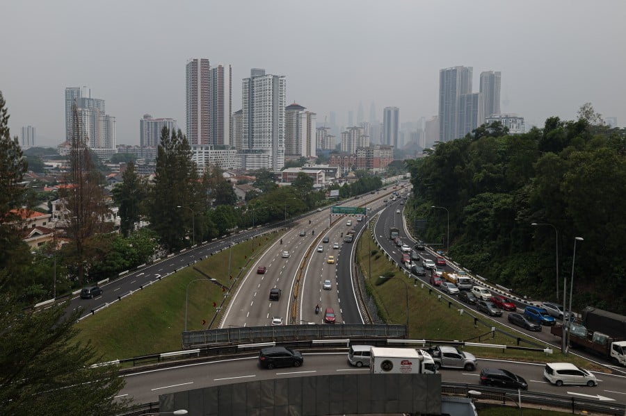 Malaysia’s economy is expected to grow between 5.0 per cent and 5.5 per cent annually for the remainder of the 12th Malaysia plan, with domestic demand as the key driver.--fotoBERNAMA (2023) HAK CIPTA TERPELIHARA