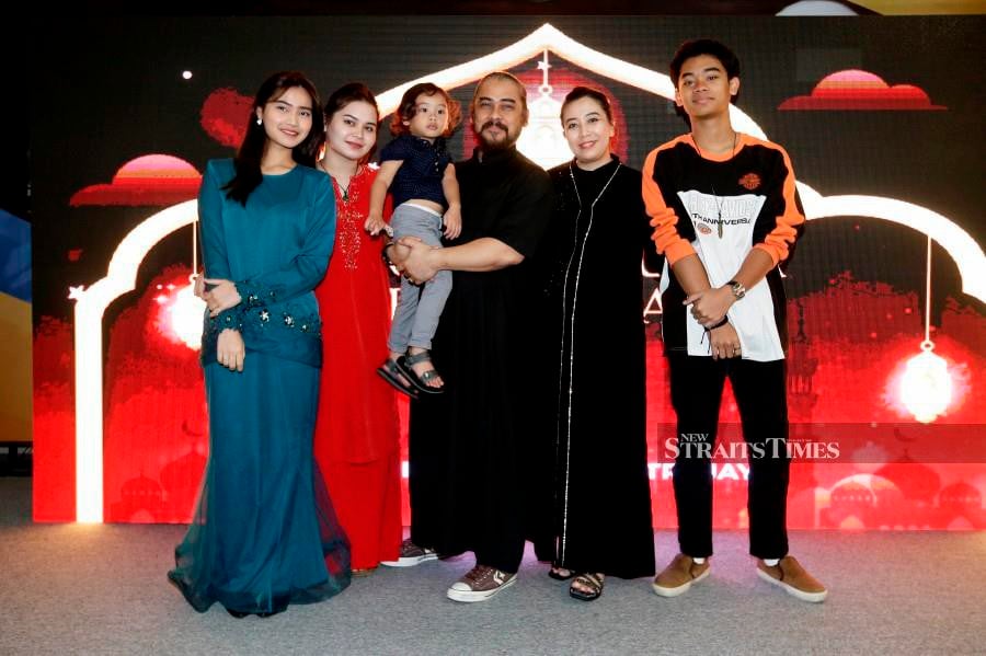 KUALA LUMPUR: Rock legend Datuk Awie, 56, is expecting his seventh child soon, as his wife, Datin Sharifah Ladyana Syed Shamsuddin, 35, is currently five months pregnant. — NSTP / AIZUDDIN SAAD