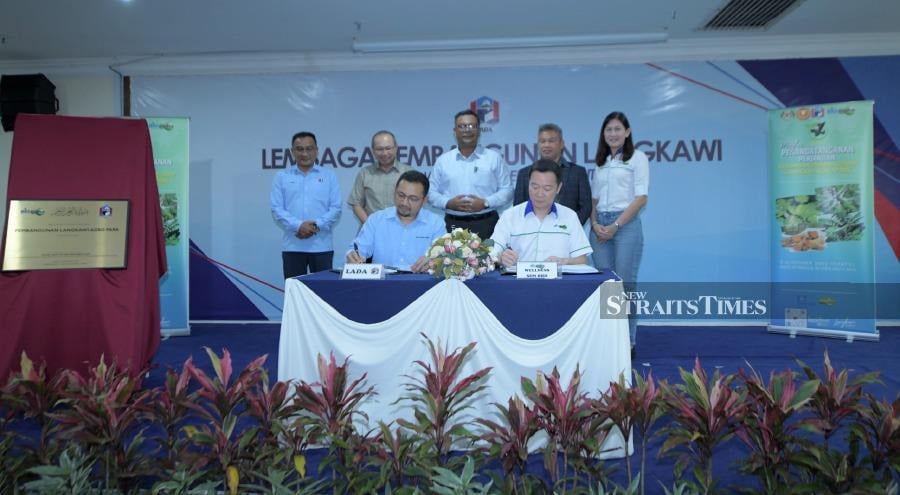 Inking the agreement. Langkawi Development Authority (LADA) deputy chief executive officer (planning & development) Wan Kamarul Faisal Wan Kamardin (sitting – left) with Bioalpha Holdings Bhd group managing director William Hon Tian Kok (sitting – right).