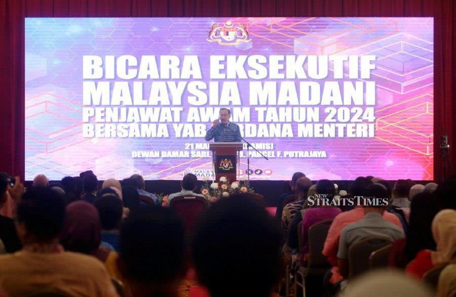 Datuk Seri Anwar Ibrahim at the “Bicara Eksekutif Malaysia Madani” programme with civil servants in Putrajaya here today. NSTP/ Hairul Anuar Abd Rahim