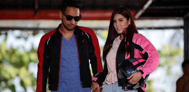 Showbiz The Big Nosed Biker Romances Thailand Again