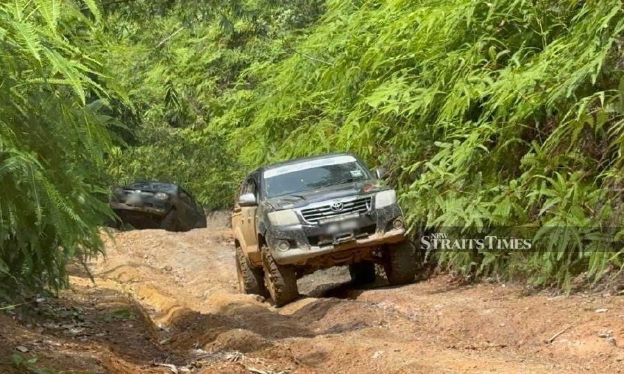 Several  four-wheel drive vehicles seen at Pos Bihai. - NSTP/ Paya Linda Yahya 