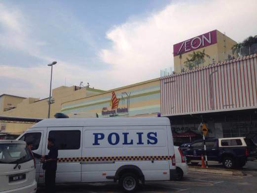 Hundreds Of Shoppers Evacuated Following Bomb Scare At Malacca