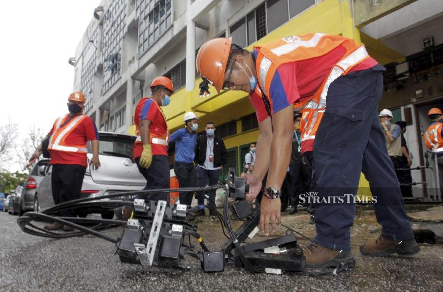 Authorities managed to track down the source of the theft following incidents of blown fuses at premises with low electricity bills. Today’s raid also saw the seizure of 80 Bitcoin machines and other computer equipment. - NSTP/DANIAL SAAD.