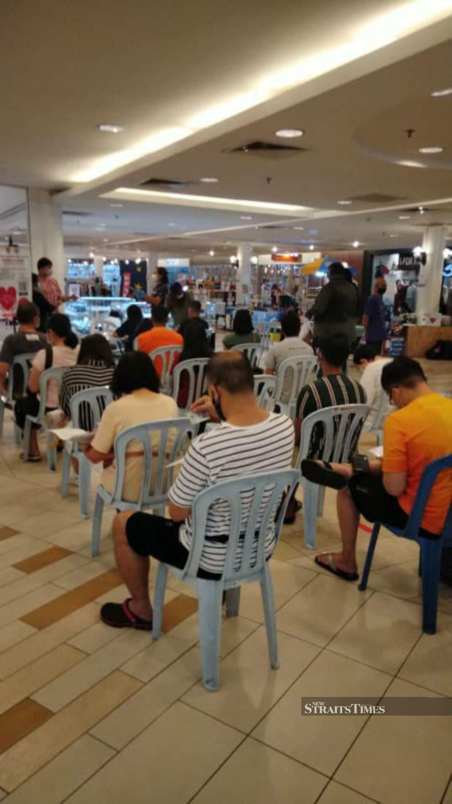 People patiently waiting for their turn to donate blood at Metro Point Complex, Kajang. - NSTP pic