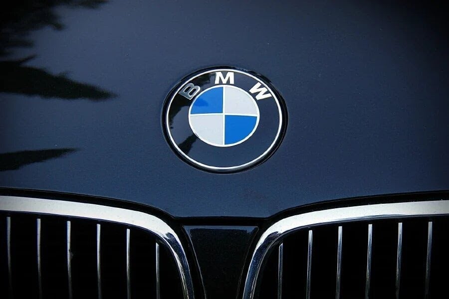 German automaker BMW imported at least 8,000 Mini Cooper vehicles into the United States with electronic components from a banned Chinese supplier, a U.S. Senate report released on Monday said.