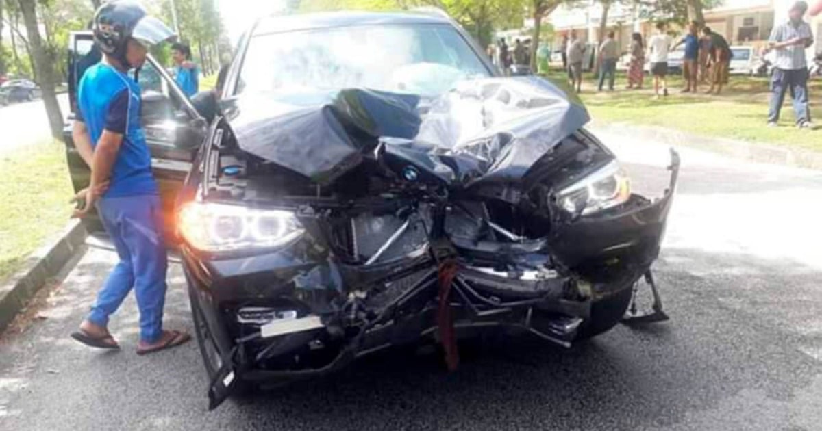 Bmw X3 Collides With Motorcycle In Shah Alam Killing Two