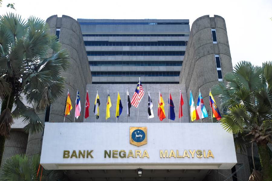 Bank Negara's Malaysia's international reserves grew by US$800 million or 0.7 per cent month-on-month (MoM)to RM113.6 billion as of May 31 after three consecutive months of decline. 