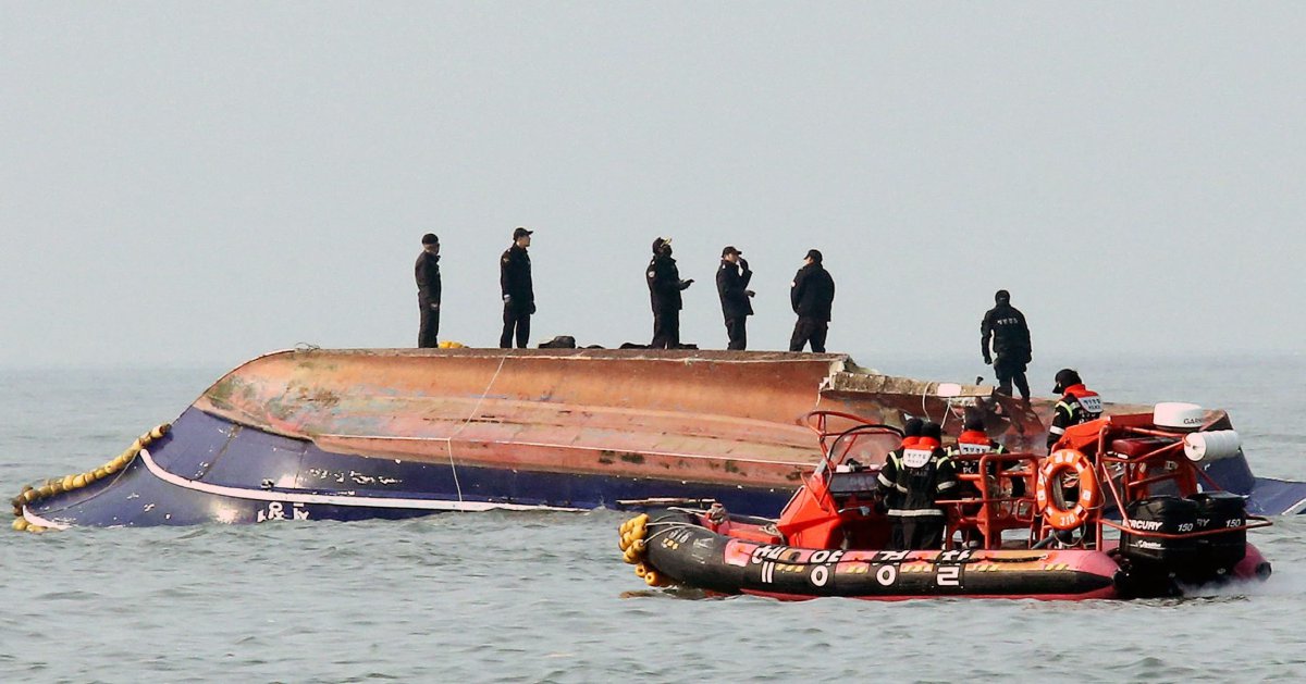 Thirteen Dead In S. Korea Fishing Boat Crash | New Straits Times