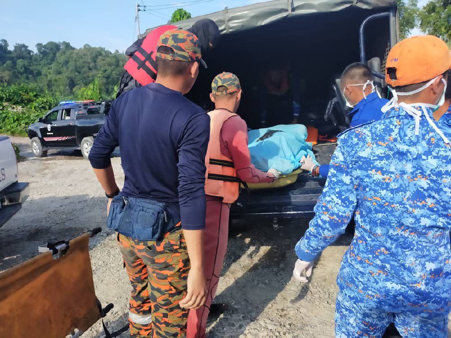 Two victims reported missing in a boat capsizing incident in Sungai Batang Baleh, Kapit, last Thursday, were found drowned today. - Bernama pic
