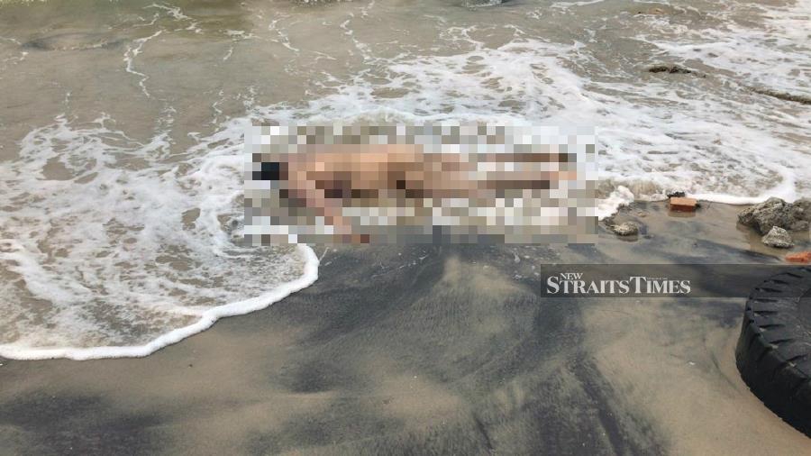 Police discovered the body of a naked man, believed to be a Chinese national, near a hotel at Pantai Batu 1 here yesterday. - NSTP/ Courtesy of PDRM
