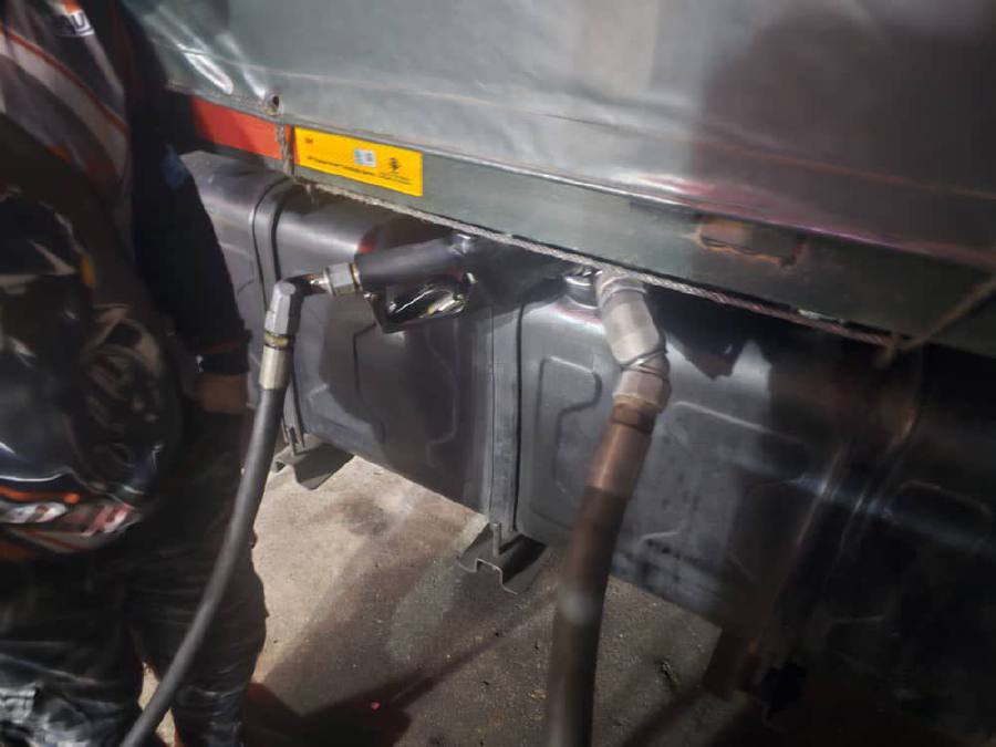  FILE: The Domestic Trade and Cost of Living Ministry (KPDN) in Negri Sembilan seized 3,000 litres believed to be subsidised diesel, estimated to be worth RM6,450, at a petrol station in Jalan Rasah yesterday (May 30). — NSTP FILE PIC / COURTESY OF KPDN