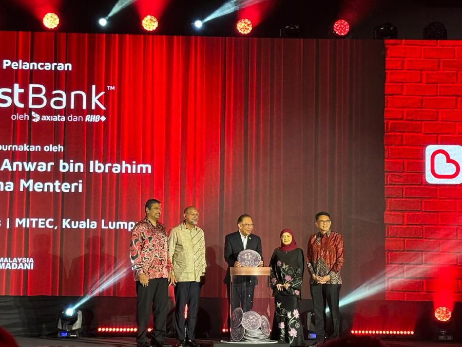 Boost Bank, a digital bank collaboration between Axiata Group Bhd's fintech arm Boost and RHB Banking Group today launched an embedded digital bank app that will allow users who do not have an existing bank account to be digitally onboarded.