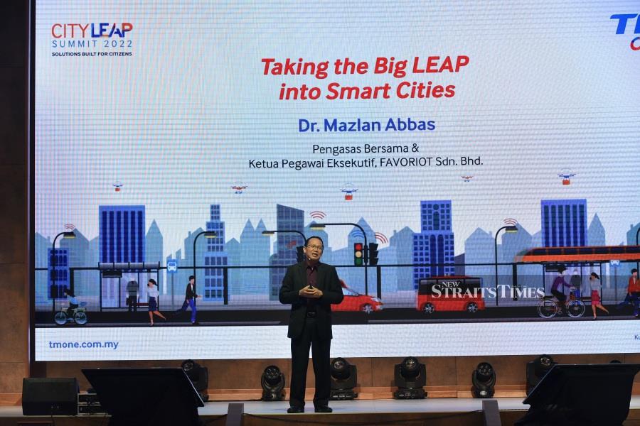 IoT industry expert and Favoriot’s co-founder and CEO, Dr Mazlan Abbas shares insightful information with participants at City Leap Summit 2022.