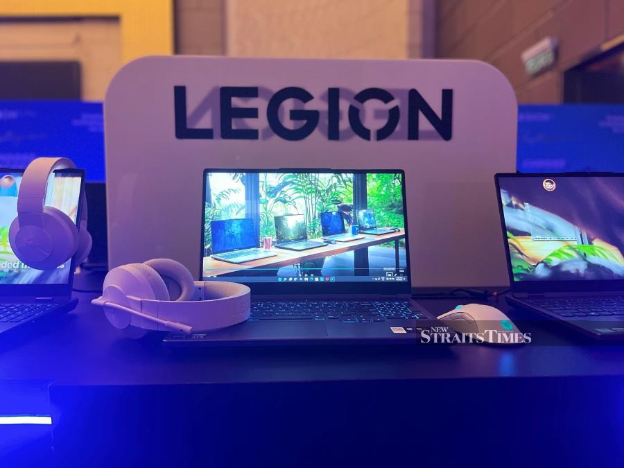The Lenovo Legion 5i Pro and 5 Pro are the world’s first 16-inch laptop series with a WQHD+ up to 240Hz adaptive refresh rate gaming display.