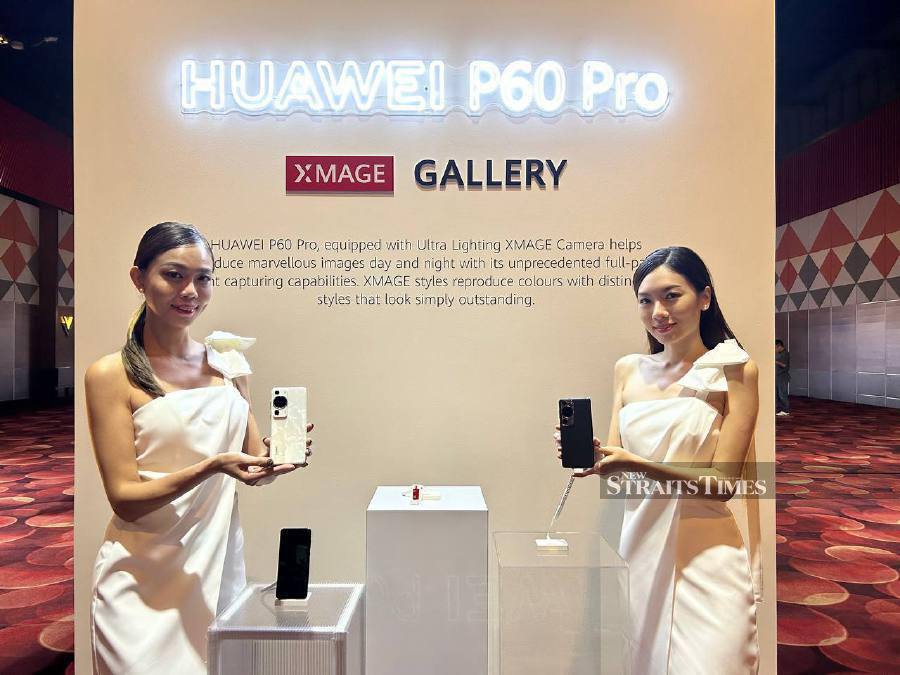 The Huawei P60 Pro  in Rococo Pearl and black