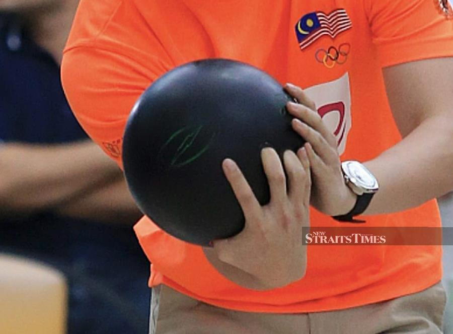 After an impressive World Under-21 Championships debut, bowler Airel Amri Suhaimi will get to strut his stuff again at the Asian Under-18 Championships in Bangkok, which starts tomorrow. - NSTP file pic