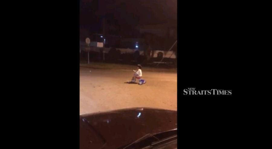 A videograb from a viral video show the child cycling in Putatan. 