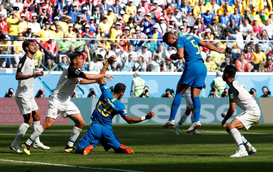 Saint Petersburg, Russia. 22nd June 2018. Roberto Firmino of Brazil during  the 2018 FIFA World Cup Group E match between Brazil and Costa Rica at  Saint Petersburg Stadium on June 22nd 2018