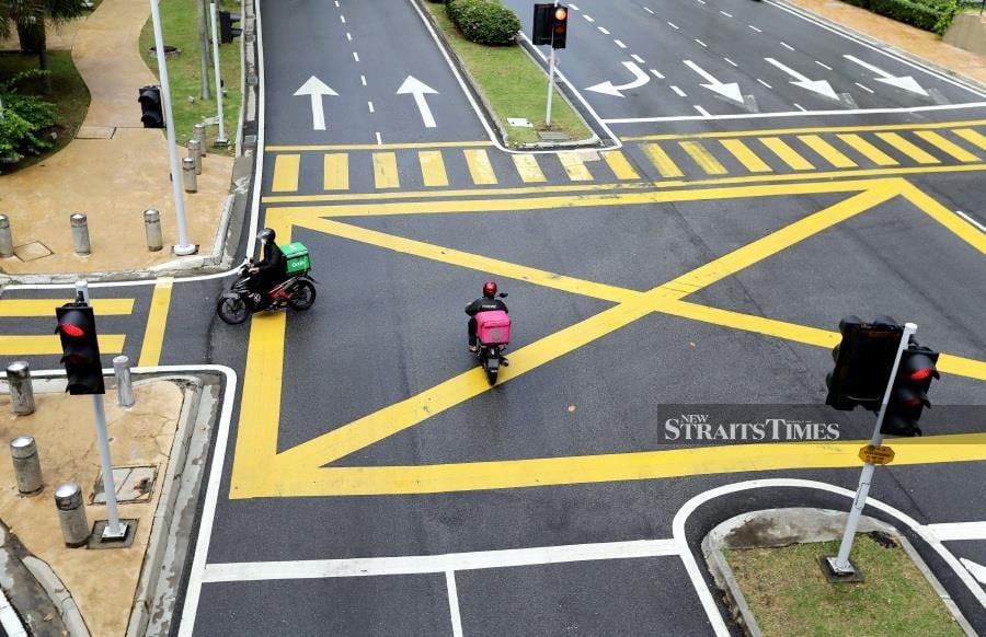 Despite the continuous efforts and measures undertaken by delivery services providers in the country, some riders are still found breaking traffic rules, failing to follow the designated safety practices and lack a sense of road safety ethics. - NSTP/MOHD FADLI HAMZAH