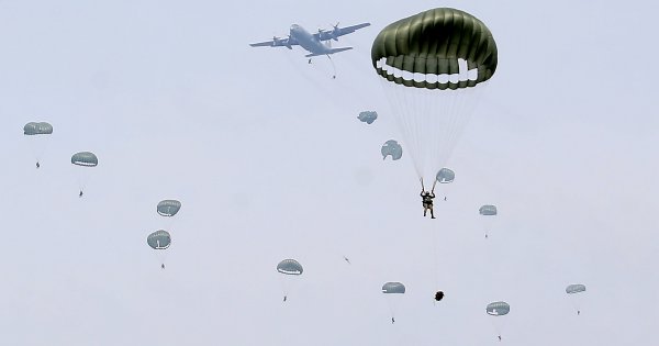 10th Brigade paratroopers fill the sky in joint-exercise with USAF ...