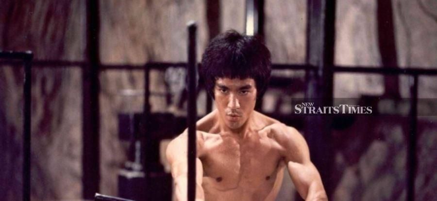 Showbiz: Drinking too much water may have killed Bruce Lee, according to  new study