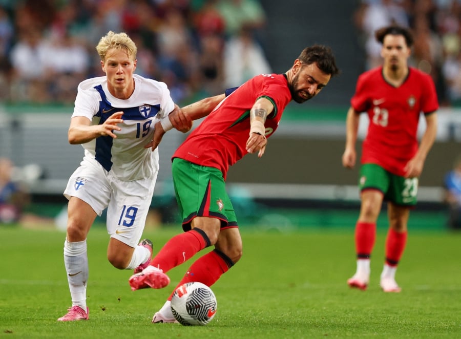 Portugal’s Bruno Fernandes (centre) in action with Finland’s Urho Nissila during Tuesday’s International Friendlyat the Estadio Jose Alvalade in Lisbon, Portugal. - REUTERS PIC