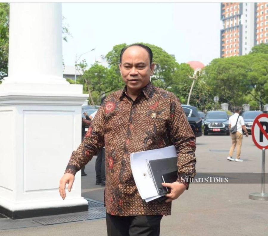 Indonesian Communications and Informatics Minister Budi Arie Setiadi has admitted to being a fan of Malaysian rock group Iklim as well as solo artistes Datuk Sheila Majid and Datuk Zainalabidin Mohamad . Pic from Instagram, budiariesetiadi