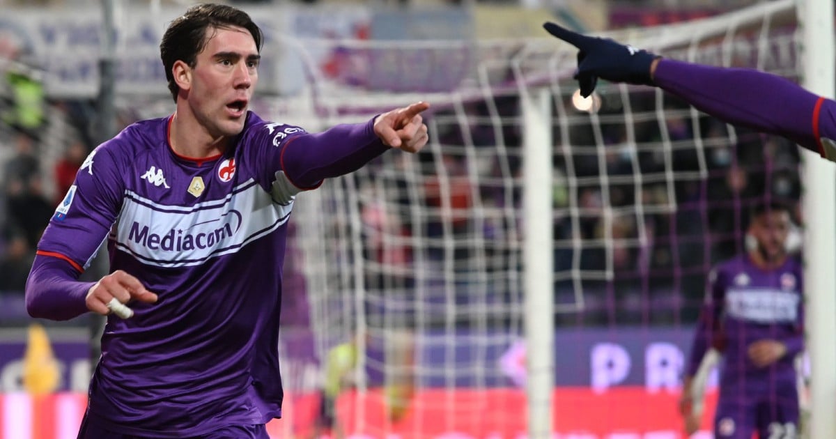 Fiorentina Fans Reaction to Dusan Vlahovic after returns to Stadio Artemio  Franchi 