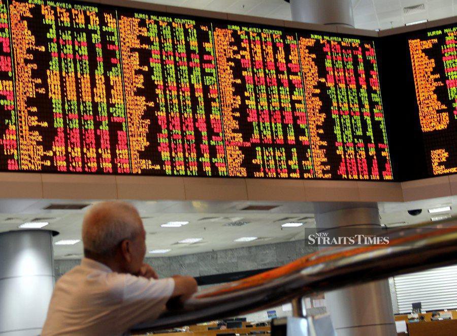  At 9.06 am, the benchmark FTSE Bursa Malaysia KLCI (FBM KLCI) declined 11.69 points to 1,518.46 from Wednesday’s close of 1,530.15. - NSTP file pic 