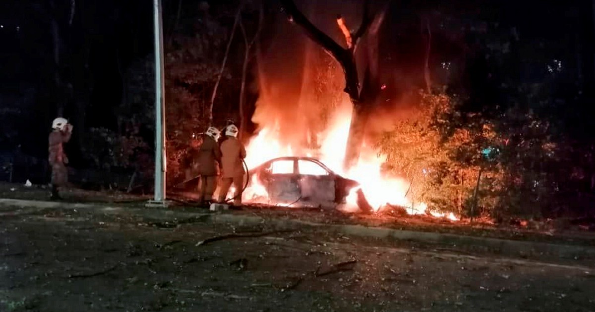 Bmw Bursts Into Flames In Pj Crash Burning Driver Beyond Recognition